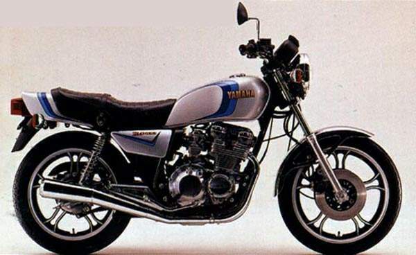 ヤマハ XJ400D 56年式以後エンジン 来る人です。 YAMAHA XJ400 XJ400D XJ400E エンジン 4G0 （xj400 xj400d xj400e）